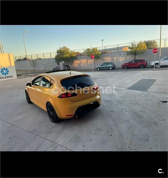 Usado Seat Leon 200 CV (147 kW) 2008 Amarillo Berlina