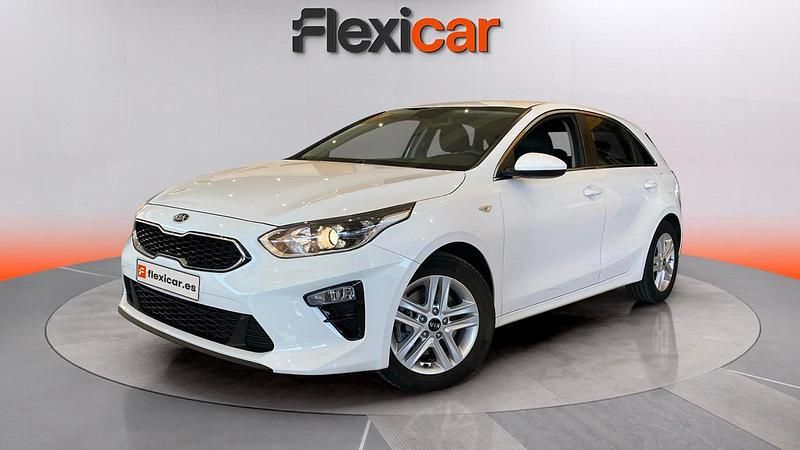 Usado Kia Ceed 120 CV (88 kW) 2021 Blanco Utilitario