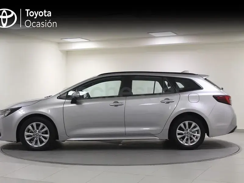 Usado Toyota Corolla Active 140 CV (102 kW) 2025 Gris / plata Familiar