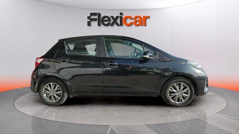 Usado Toyota Yaris Hybrid Active 100 CV (73 kW) 2019 Negro Utilitario