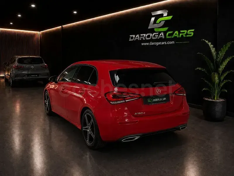 Usado Mercedes A180 116 CV (85 kW) 2019 Rojo Berlina