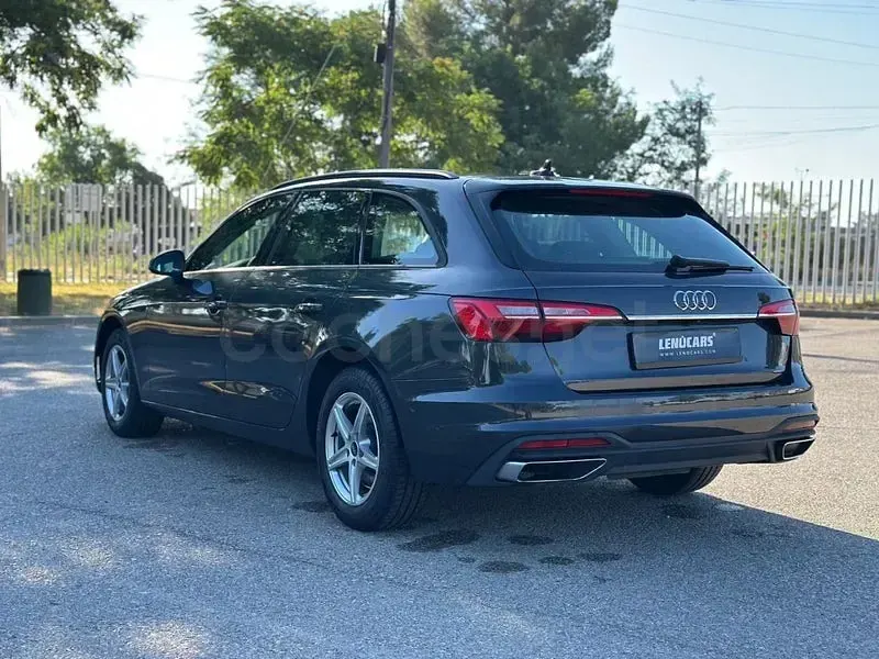 Usado Audi A4 Advanced Plus 136 CV (100 kW) 2022 Gris / plata Familiar