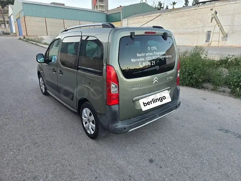 Käytetty Citroën Berlingo XTR 110 HP (80 kW) 2009 Vihreä Tila-auto