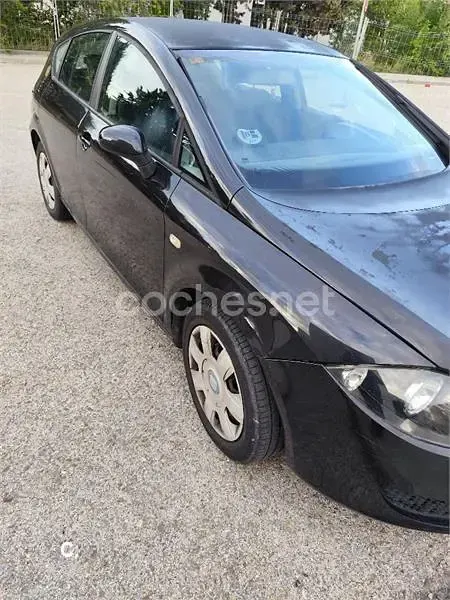 Usado Seat Leon Reference 105 CV (77 kW) 2006 Negro Utilitario