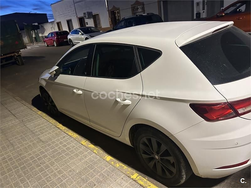 Usado Seat Leon Style 115 CV (84 kW) 2019 Blanco Berlina