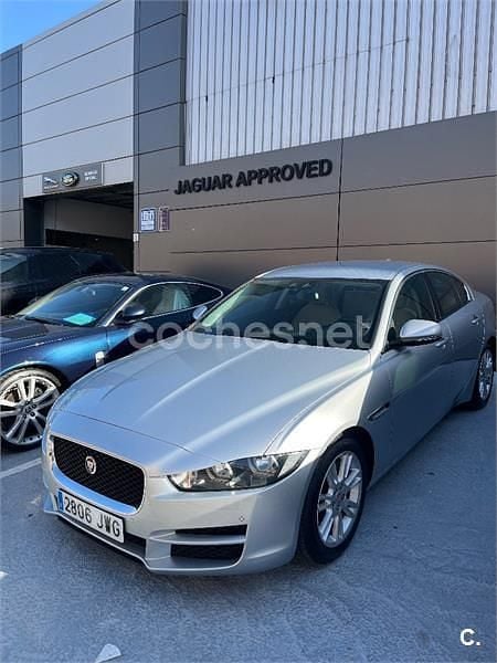 Usado Jaguar XE 180 CV (132 kW) 2017 Gris / plata Berlina