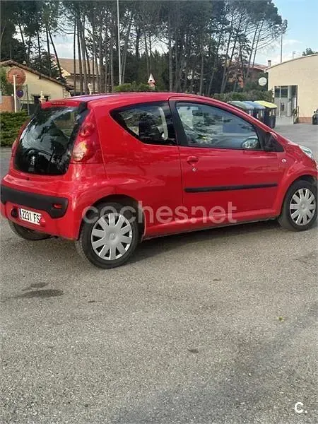 Usado Peugeot 107 Urban Move 68 CV (50 kW) 2007 Rojo Utilitario
