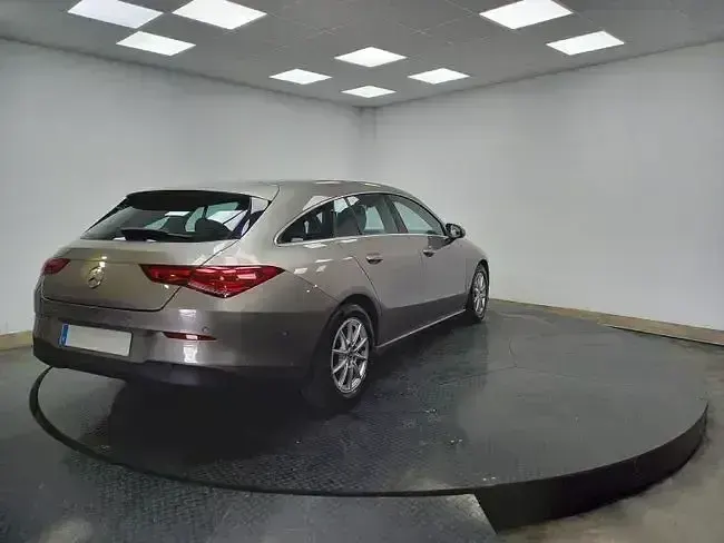 Usado Mercedes CLA200 136 CV (100 kW) 2020 Gris / plata Coupe