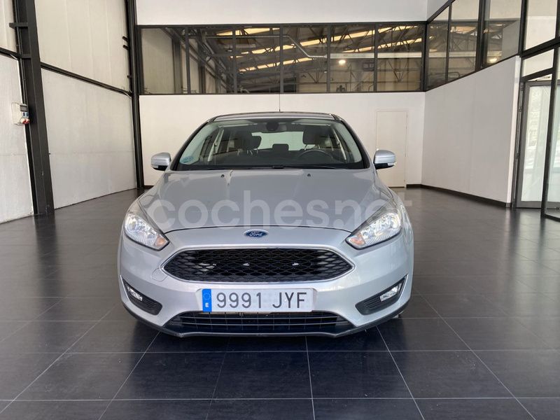 Begagnad Ford Focus Trend 125 HK (91 kW) 2017 Grå Sedan