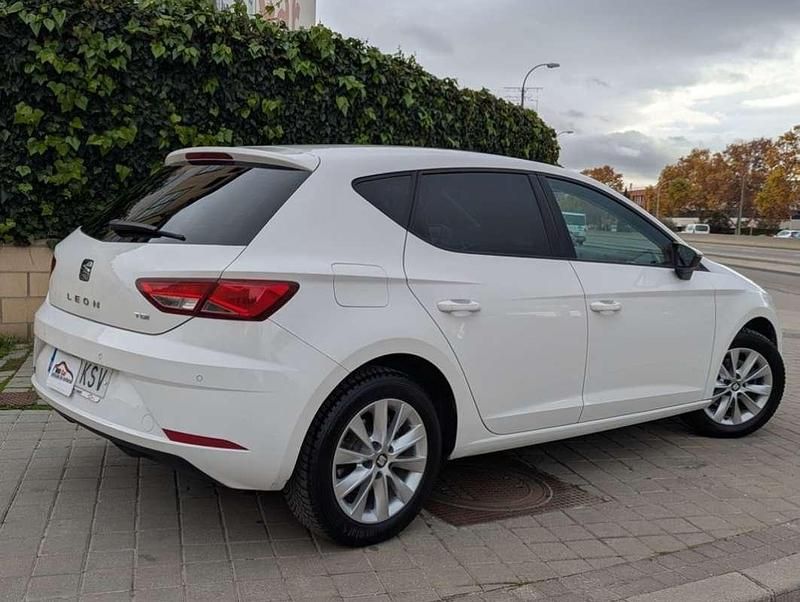 Usado Seat Leon Style 110 CV (80 kW) 2019 Blanco Utilitario