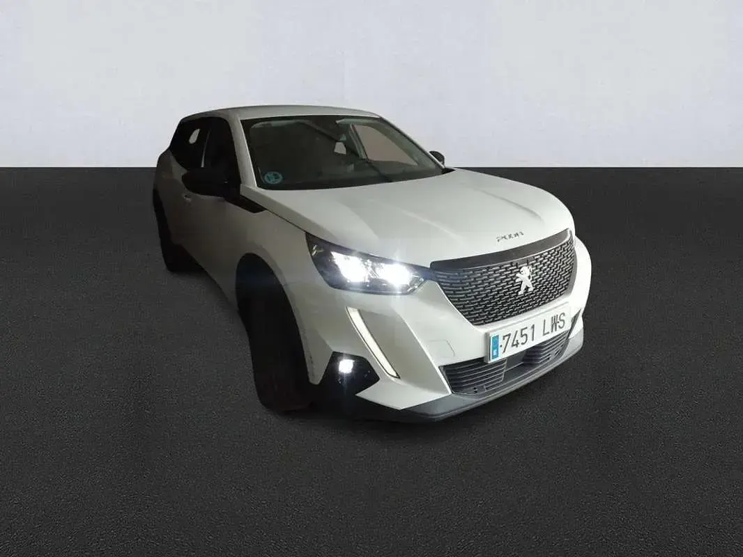 Usado Peugeot 2008 Active 110 CV (80 kW) 2022 Blanco SUV