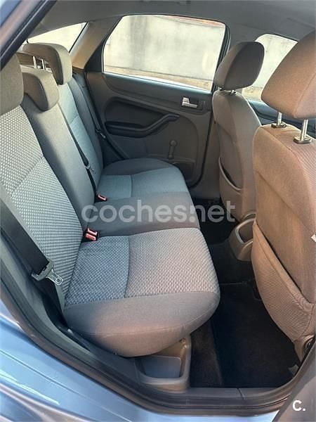 Usado Ford Focus Ambiente 90 CV (66 kW) 2007 Azul Berlina