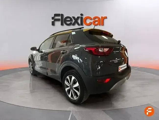 Usado Kia Stonic 100 CV (73 kW) 2021 Gris SUV