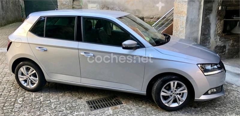 Usado Skoda Fabia Ambition 95 CV (69 kW) 2021 Gris / plata Berlina