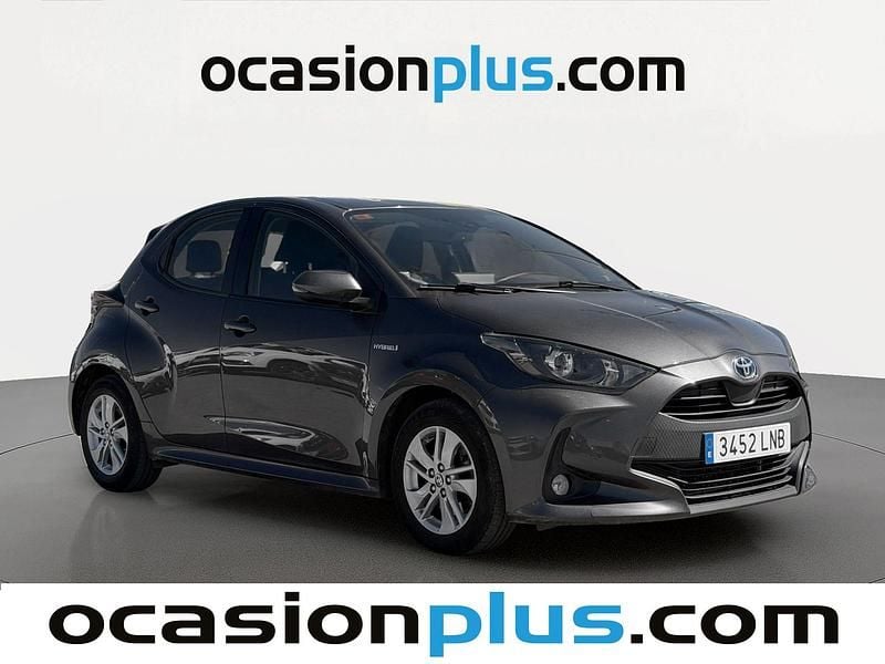 Usado Toyota Yaris Hybrid Active 116 CV (85 kW) 2021 Gris Utilitario