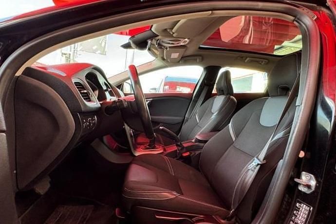 Usado Volvo V40 Momentum 120 CV (88 kW) 2015 Familiar