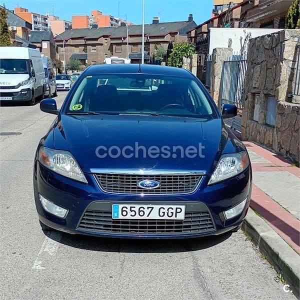 Usado Ford Mondeo Ghia 140 CV (102 kW) 2008 Azul Berlina
