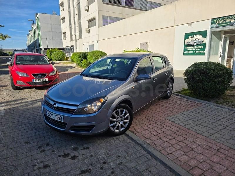 Begagnad Opel Astra Sport 100 HK (73 kW) 2006 Grå Sedan