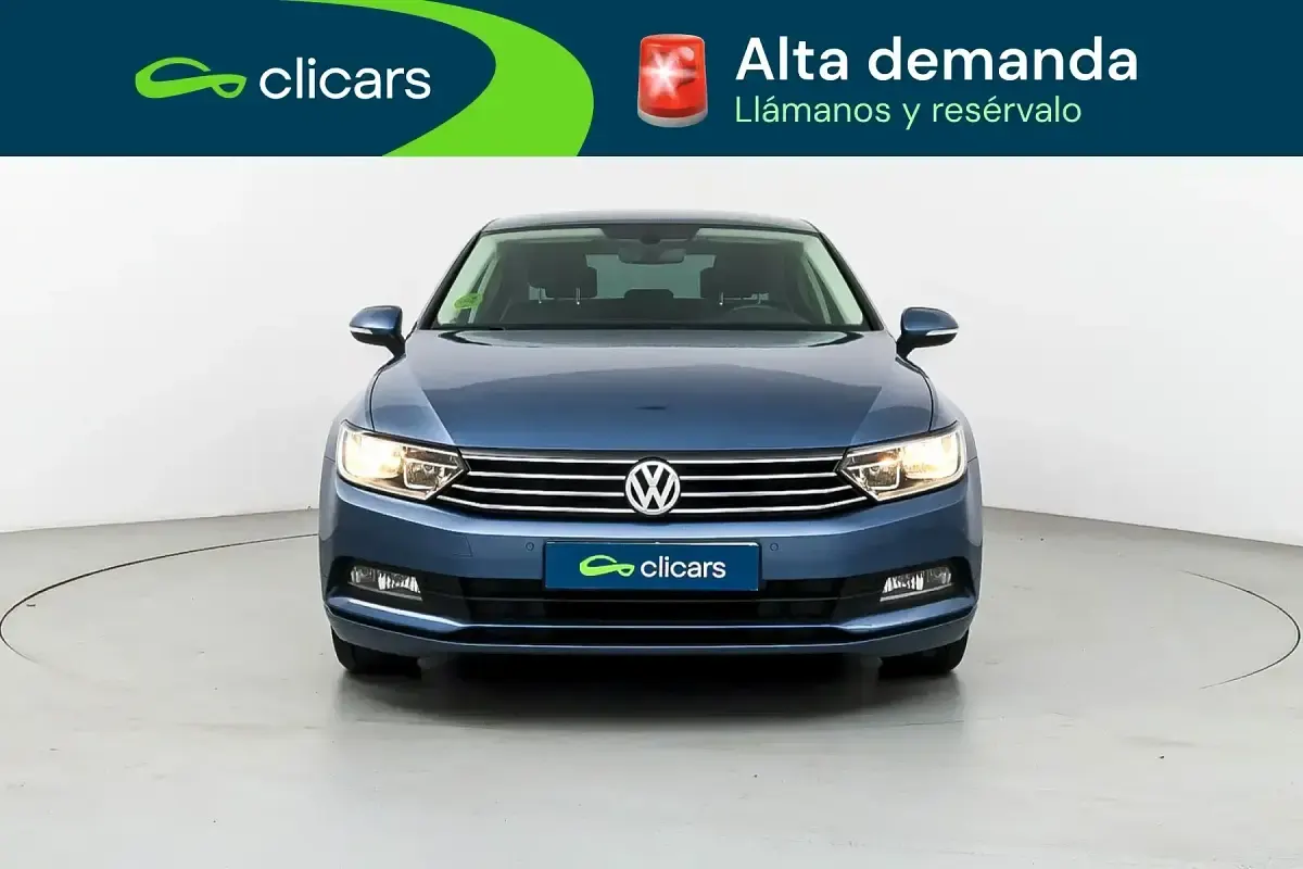 Usado VW Passat Edition 120 CV (88 kW) 2018 Azul Berlina