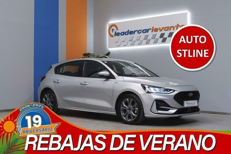 Gris Usado 2023 Ford Focus ST-Line Berlina | 19.300 € (Precio justo) - Imagen 1/4