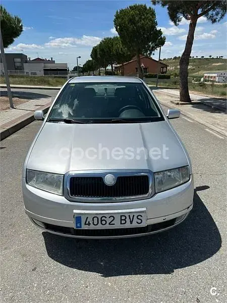 Usado Skoda Fabia Classic 64 HP (47 kW) 2002 Cinzento Sedan