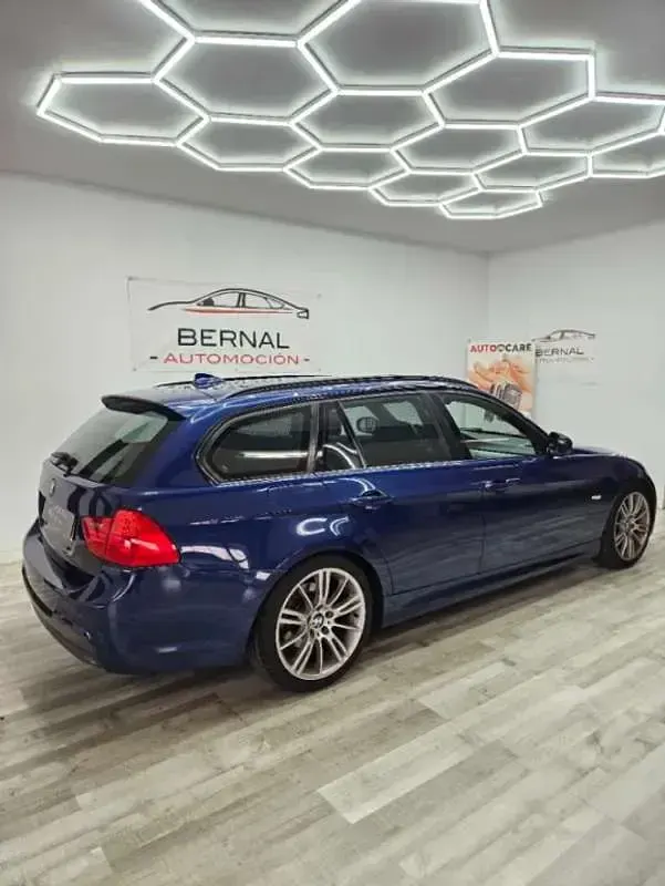 Usado BMW 318 143 CV (105 kW) 2010 Azul Familiar