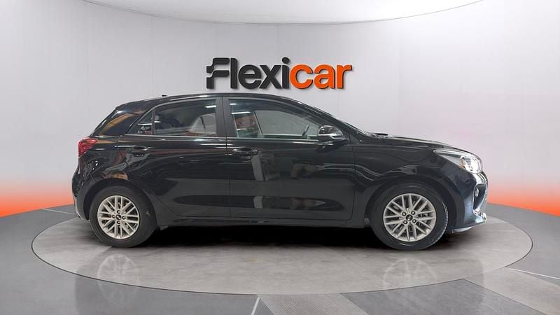 Usado Kia Rio 101 CV (74 kW) 2020 Negro Berlina