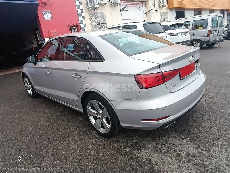 Usado Audi A3 Attraction 150 CV (110 kW) 2014 Gris / plata Berlina