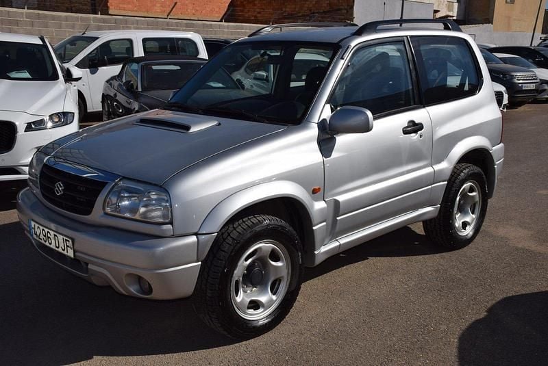 Usado Suzuki Grand Vitara 110 CV (80 kW) 2005 Gris Utilitario