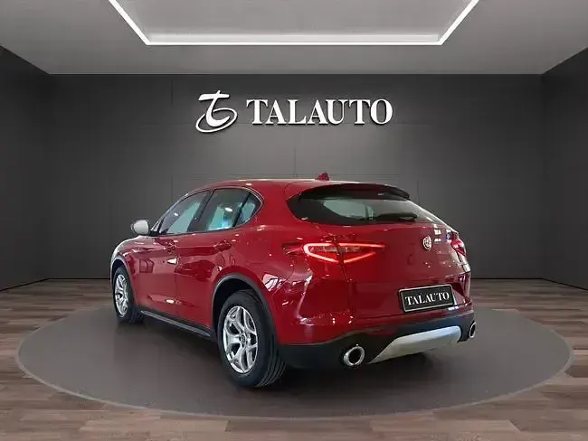 Usado Alfa Romeo Stelvio Sprint 190 CV (139 kW) 2022 Rojo SUV