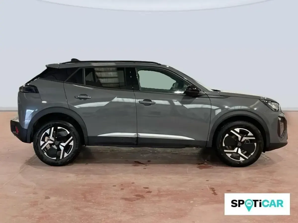 Usado Peugeot 2008 Allure 136 CV (100 kW) 2025 Gris SUV