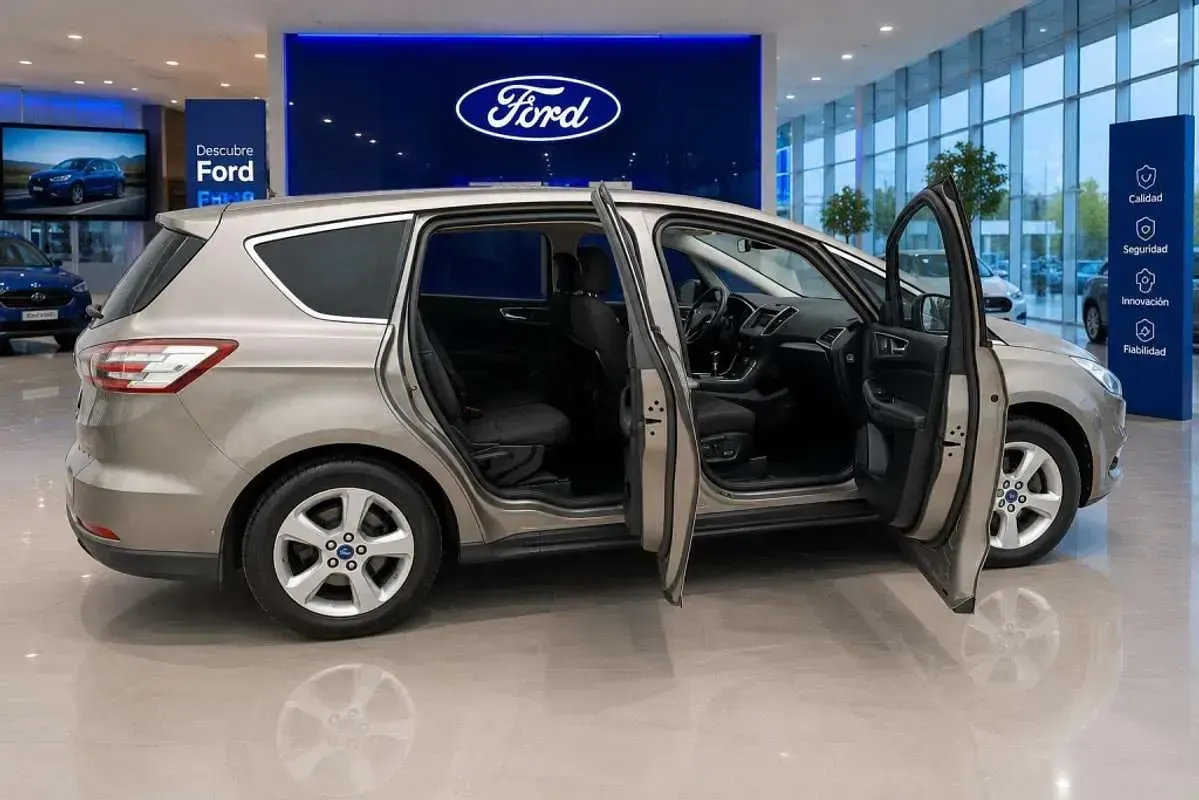 Usado Ford S-MAX Titanium 159 CV (116 kW) 2017 Beige Monovolumen
