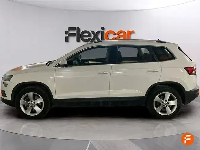 Usado Skoda Karoq Ambition 150 CV (110 kW) 2022 Blanco SUV