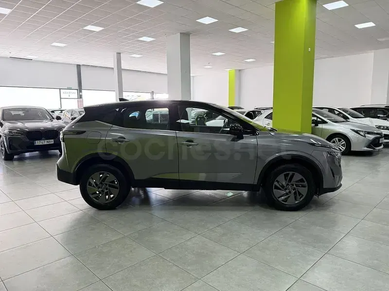 Usado Nissan Qashqai Acenta 158 CV (116 kW) 2025 Gris / plata SUV