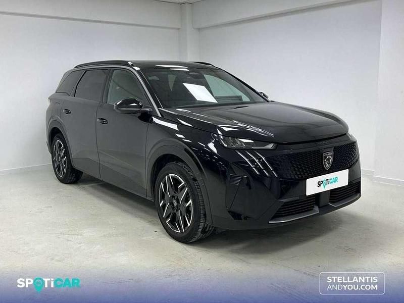 Usado Peugeot 5008 Allure 147 CV (108 kW) 2025 Negro SUV