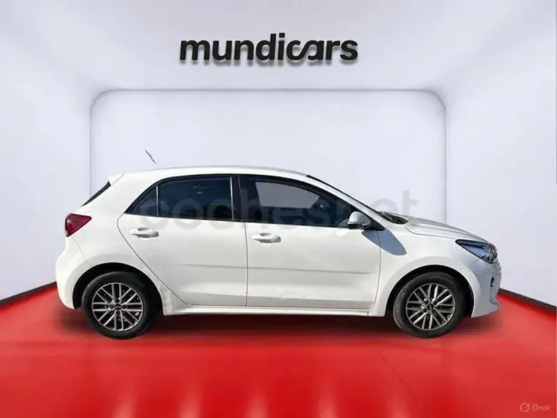 Usado Kia Rio 100 CV (73 kW) 2018 Blanco Berlina