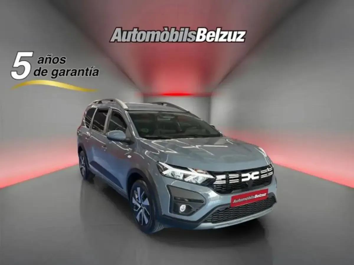 Usado Dacia Jogger Expression 110 CV (80 kW) 2025 Gris Monovolumen