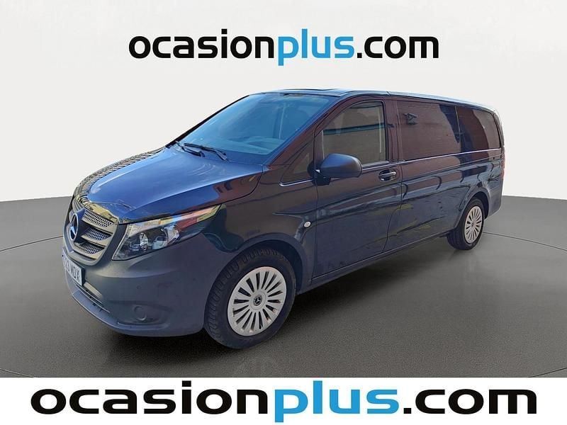 Negro Usado 2023 Mercedes Vito Familiar | 35.182 € (Precio justo) - Imagen 1/4