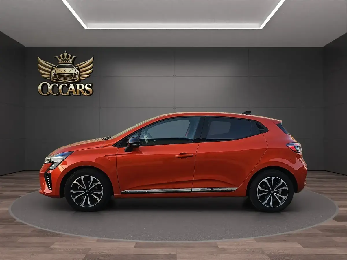 Usado Renault Clio 100 CV (73 kW) 2025 Naranja Utilitario
