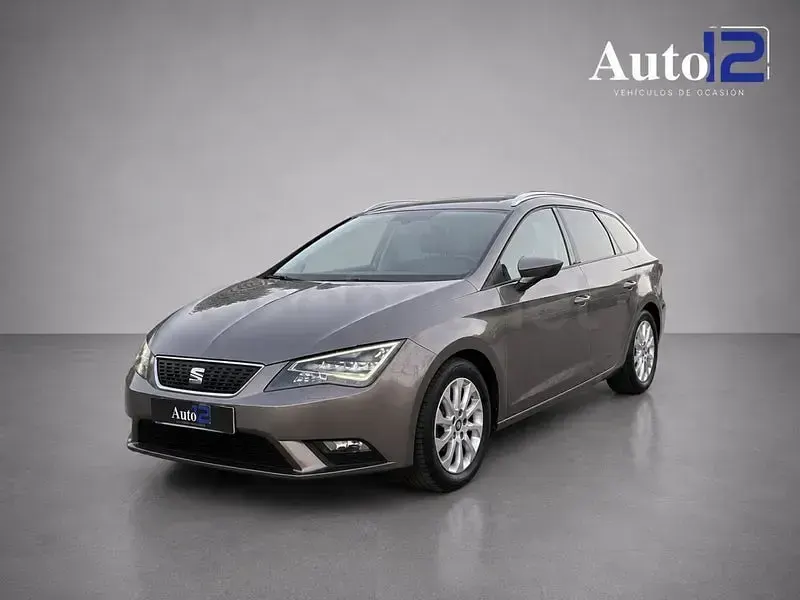 Usado Seat Leon Ecomotive 110 CV (80 kW) 2015 Gris / plata Familiar