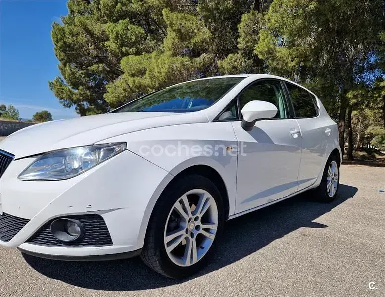 Usado Seat Ibiza Style 90 CV (66 kW) 2011 Blanco Berlina