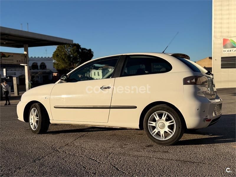 Usado Seat Ibiza 85 CV (62 kW) 2007 Blanco Utilitario