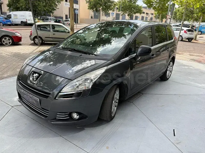Usado Peugeot 5008 Sport 110 CV (80 kW) 2010 Gris / plata Monovolumen