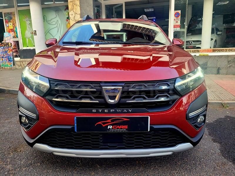 Usado Dacia Sandero Comfort 91 CV (66 kW) 2021 Granate Berlina