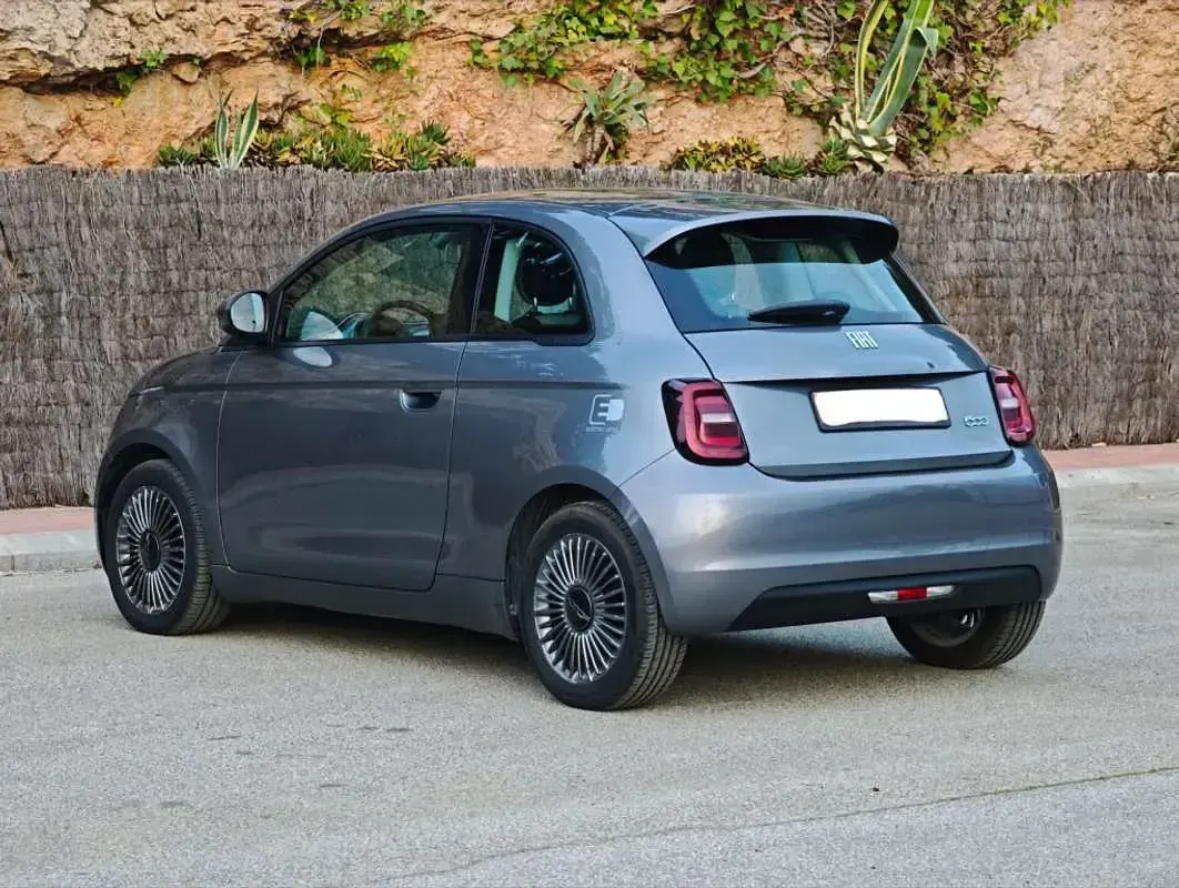 Usado Fiat 500e Icon 86 kW (118 CV) 2022 Gris Descapotable