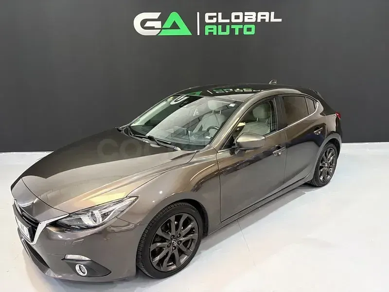 Usado Mazda 3 Luxury 150 CV (110 kW) 2014 Marrón Berlina
