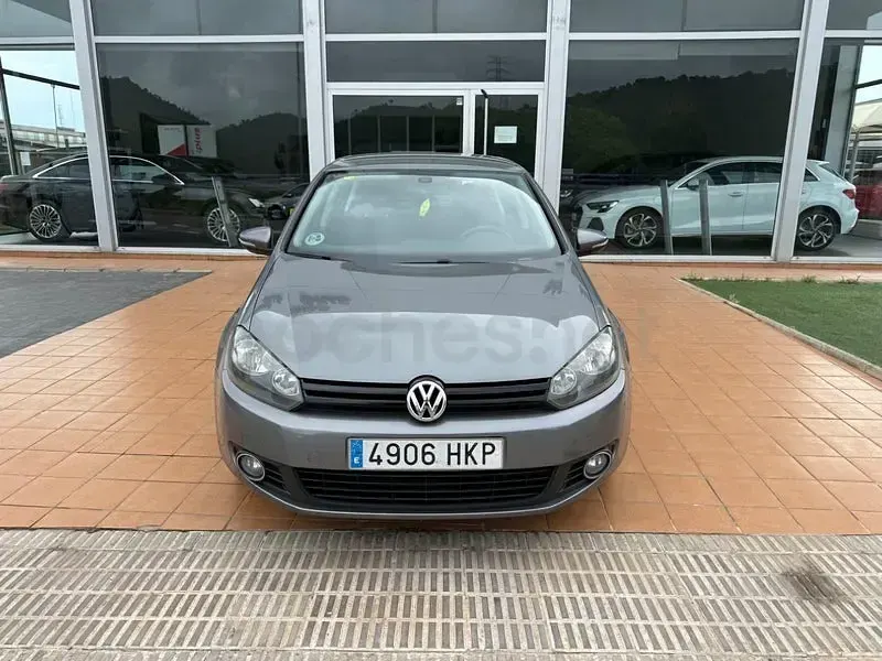 Usado VW Golf VII 90 CV (66 kW) 2012 Gris / plata Berlina
