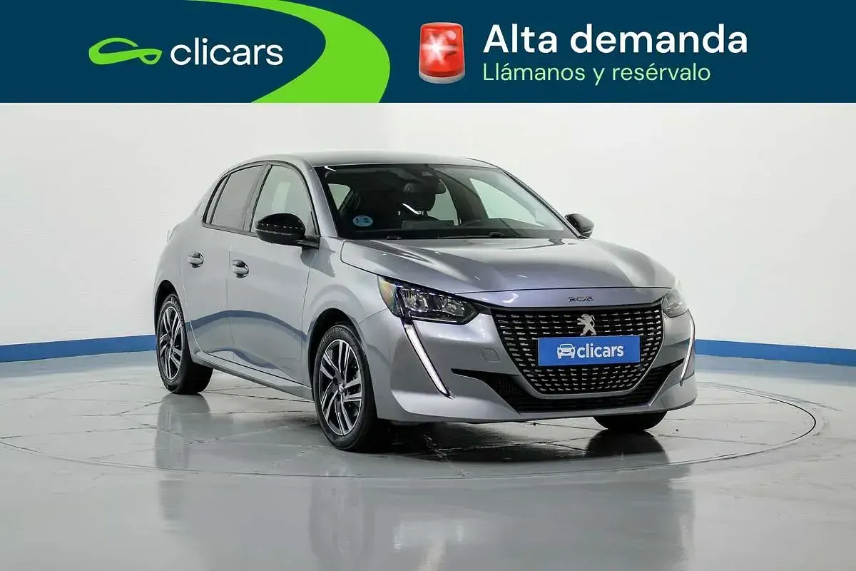 Usado Peugeot 208 Allure 102 CV (75 kW) 2023 Plateado Utilitario