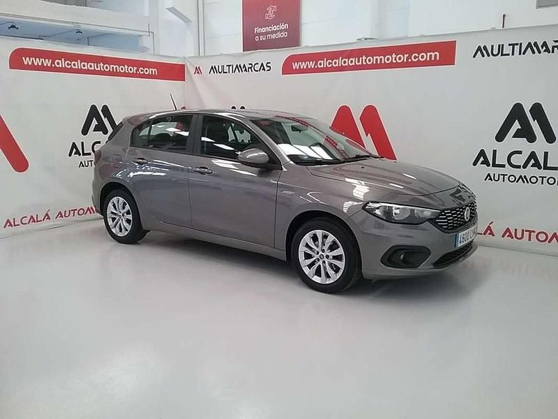 Usado Fiat Tipo Business 120 CV (88 kW) 2020 Gris Familiar