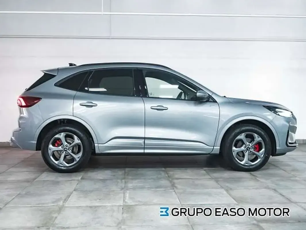 Usado Ford Kuga ST-Line X 179 CV (131 kW) 2025 Plateado SUV